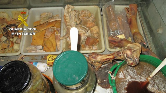 La tienda de los horrores: Detenido en Toledo por vender alimentos caducados y del Fondo de la UE.