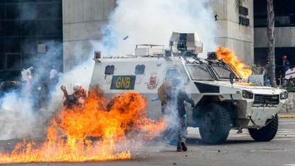 Protesters clash with troops in Venezuela