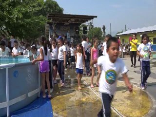 Policia Nacional realiza actividad con niños de escuela