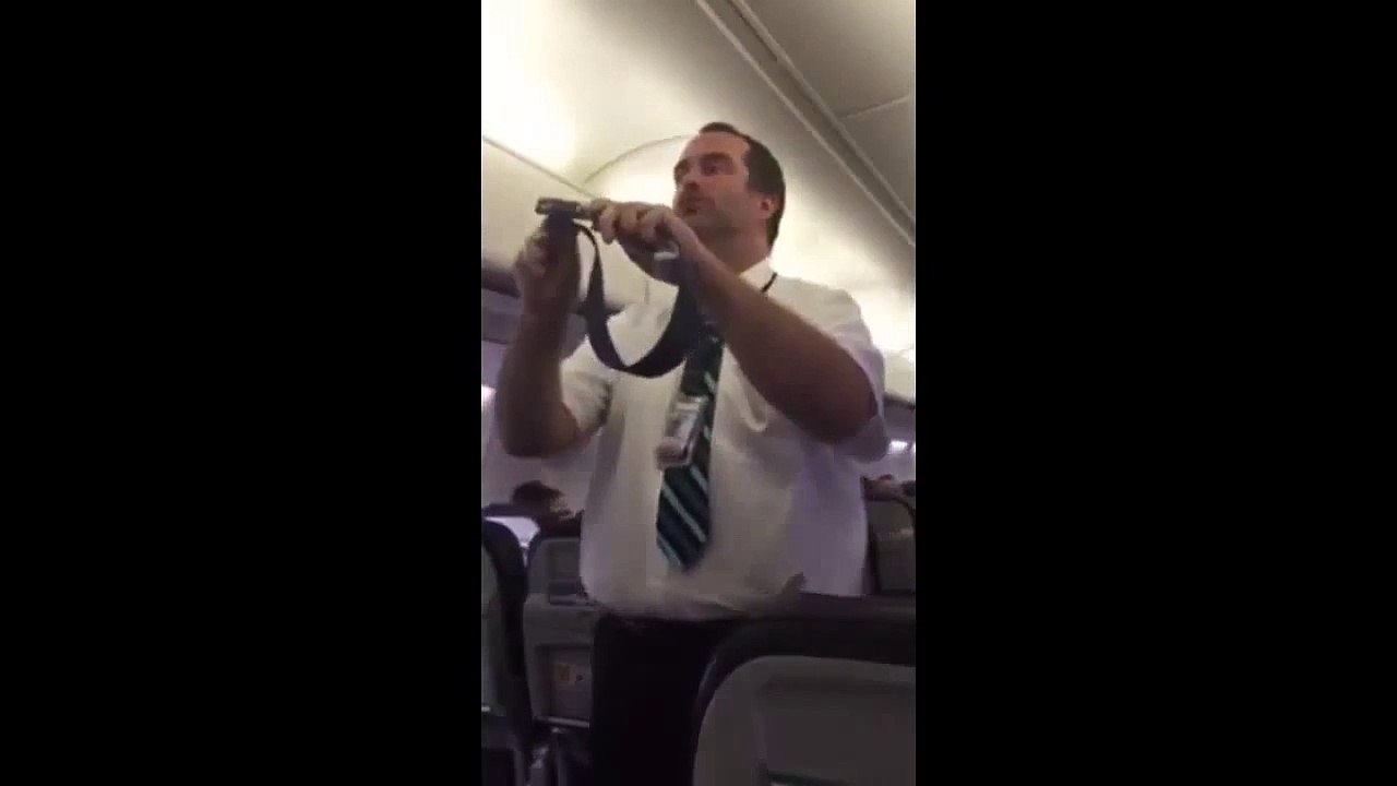 Hilarious Westjet Flight Attendant Safety Demo Leaves Passengers In Stitches (VIDEO)