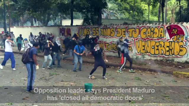 Venezuela: clashes as protests rage on in Caracas
