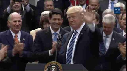 Cámara Baja de EE.UU. aprueba nueva ley de salud y Trump se anota el tanto