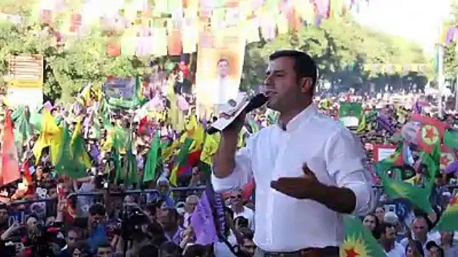 Selahattin Demirtaş'ın Yasaklanan Şiirini Abisi Süleyman Demirtaş Seslendirdi