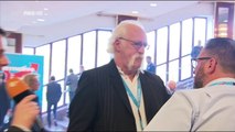 AfD-Spaßbremse Tobias Fuchs mit Hulk-Hogan-Double im Gespräch mit Ralf Kabelka