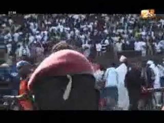 Tousse de Yékini perturbé par les batteurs de Balla Gaye - Batamba du 24 avril 2012