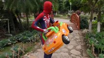 (32)_Hulk PUSH Spiderman Car FAll Into LAKE Colorful Shark Attack!!! Superheroes Children Action Movies