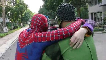 (38)_Hulk PUSH Spiderman Car FAll Into LAKE Colorful Shark Attack!!! Superheroes Children Action Movies