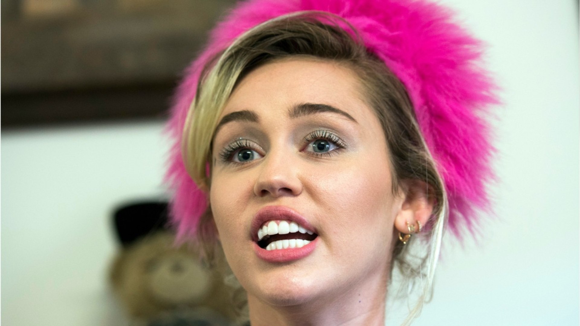 ⁣Miley Cyrus Stopped Smoking Pot