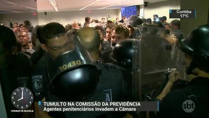 Tumulto e bomba param comissão da reforma da Previdência
