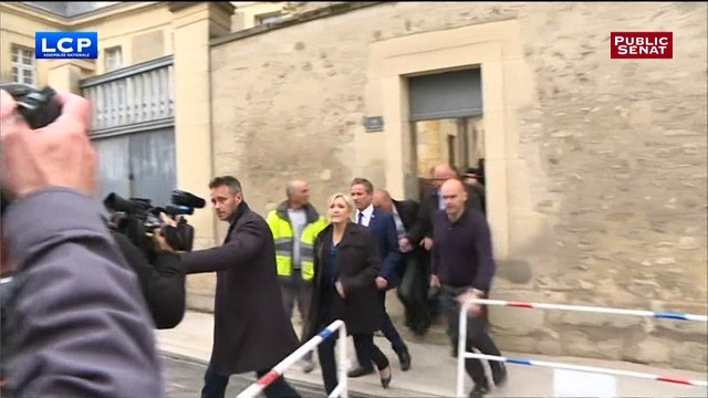 Marine Le Pen chahutée lors d'une visite surprise à la cathédrale de Reims