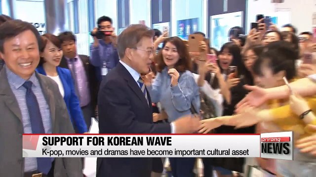 Moon Jae-in vows greater gov't support for Korean Wave