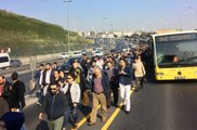 Yenibosna'daki Metrobüs Arızası Seferleri Aksattı, Vatandaşlar Yollara Döküldü