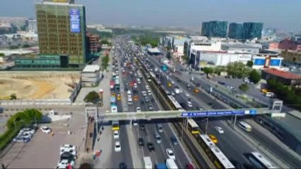 Metrobüs Arızası Nedeniyle Oluşan Trafik Havadan Görüntülendi