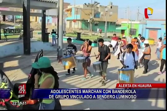 Huaral: jóvenes marchan con bandelora de grupo vinculado a Sendero Luminoso