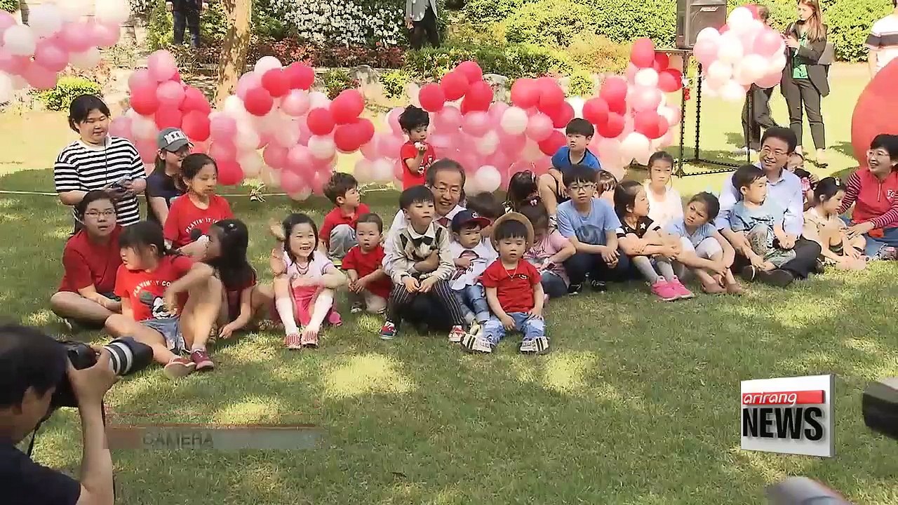 Presidential candidates spend Children's day, targeting parents of Korea's young children