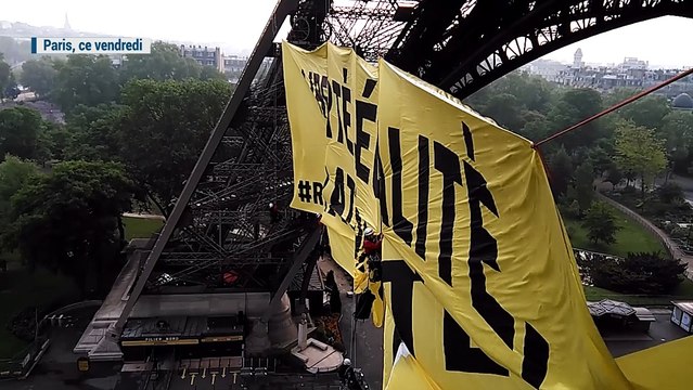 Greenpeace dévoile ses images de la banderole anti-FN sur la Tour Eiffel