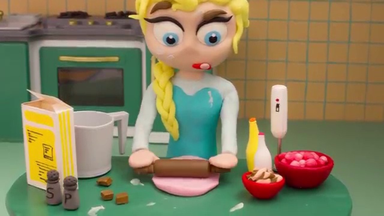 Frozen Elsa Make a Birthday Cake for Anna  Frozen Play Doh Cartoon Stop Motion