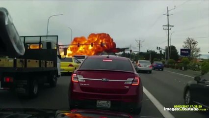États-Unis: Un avion s'écrase sur un boulevard en plein