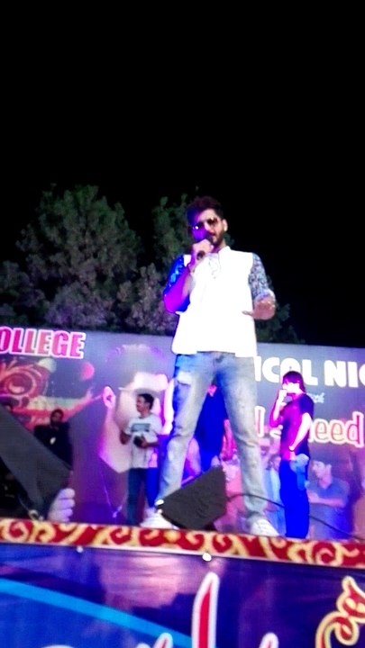 Adhi Adhi raat -Bilal Saeed best stage performa...