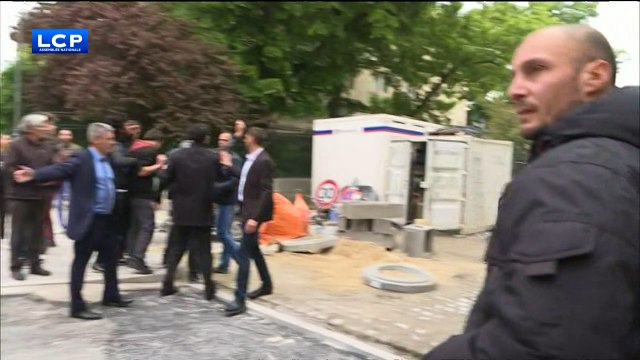 Marine Le Pen chahutée lors d'une visite surprise à Reims