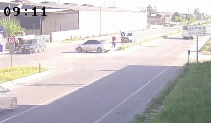 Kalaşnikoflu saldırı kamerada