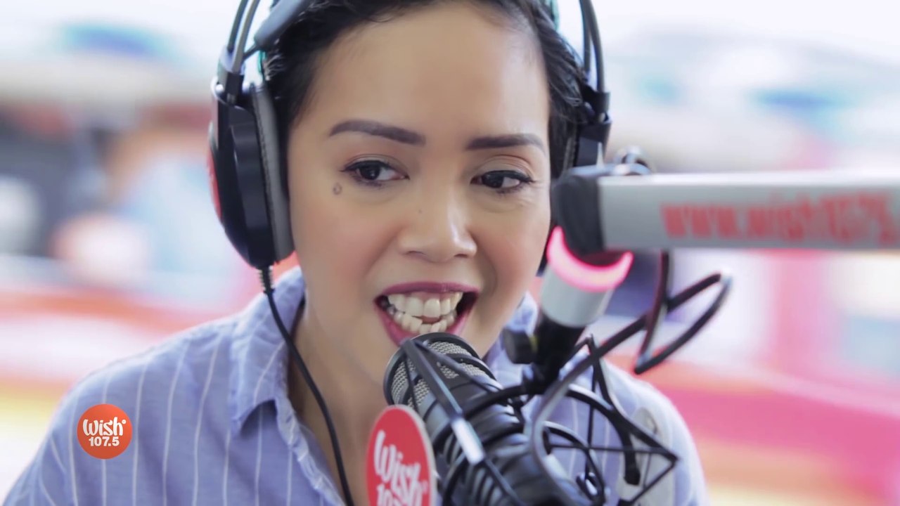 Kakai Bautista sings  Isang Tanong, Isang Sagot  (Donna Cruz) LIVE on Wish 107.5 Bus