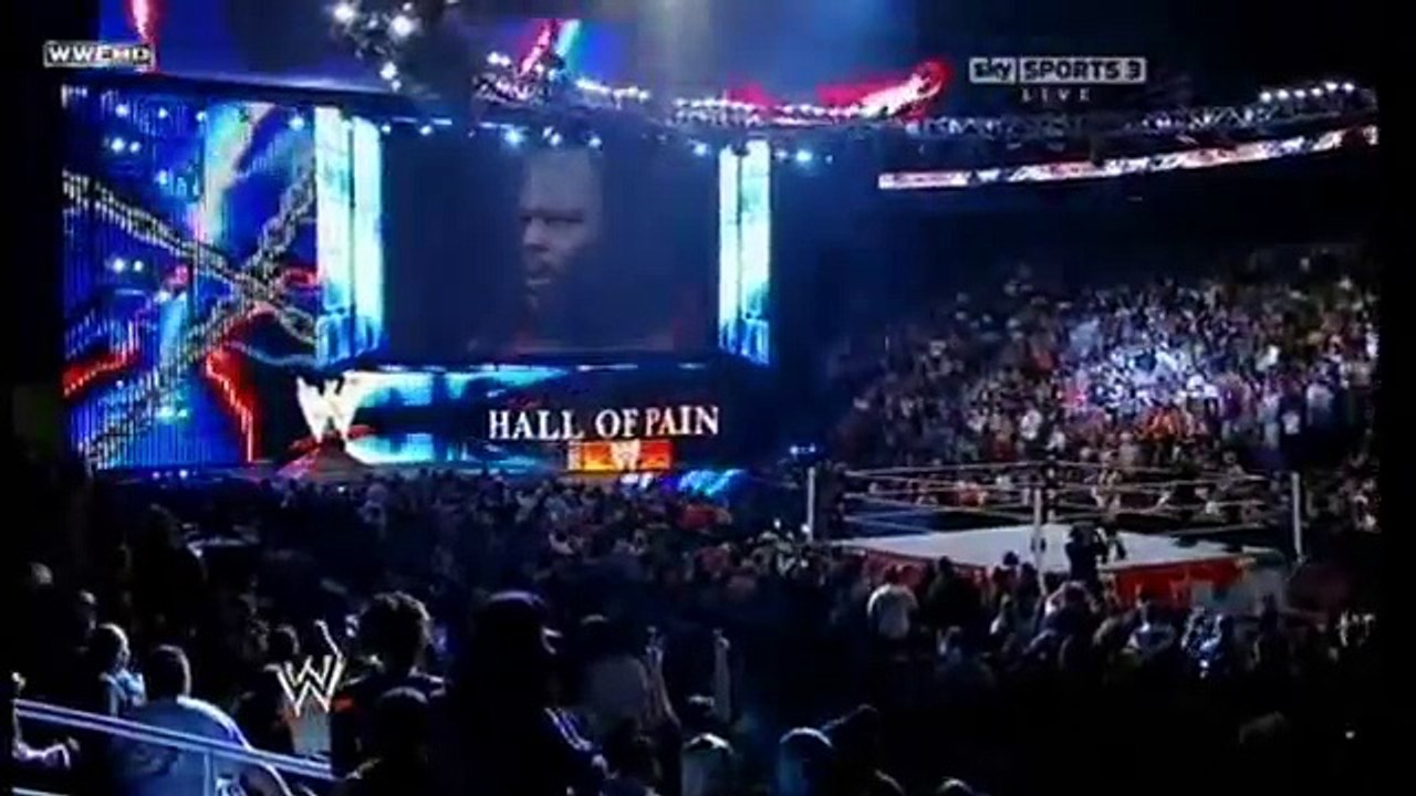 Mark Henry vs Cm Punk WWE Raw October 31st 2011