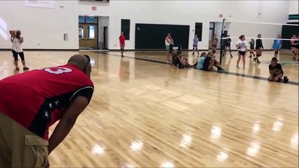 Après 16 mois d'absence il va chercher sa fille à l'école... Surprise!