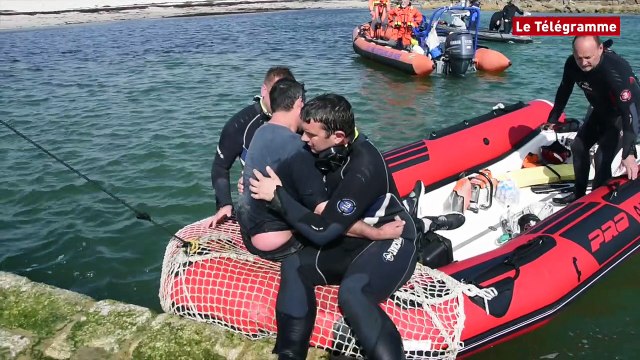 Groix (56). Fileyeur retourné : le marin bloqué, de retour sur la terre ferme