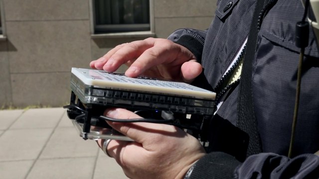 Esta tablet da información espacial a los ciegos a través del tacto