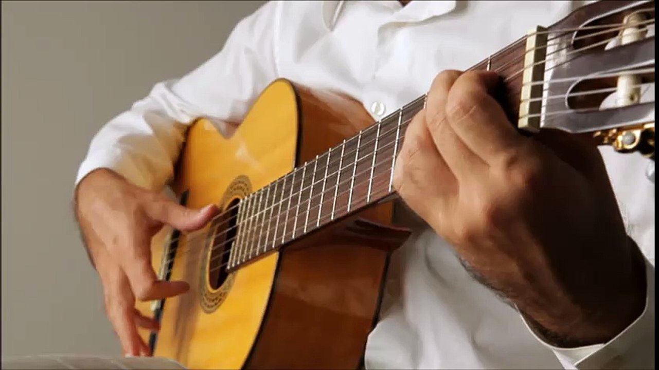 great solo guitar from Morocco