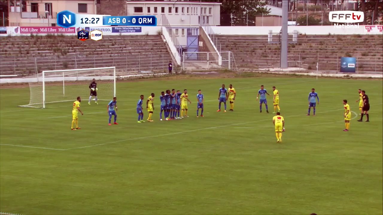 Belle envolée de Novaes qui sort ce ballon d'une belle claquette