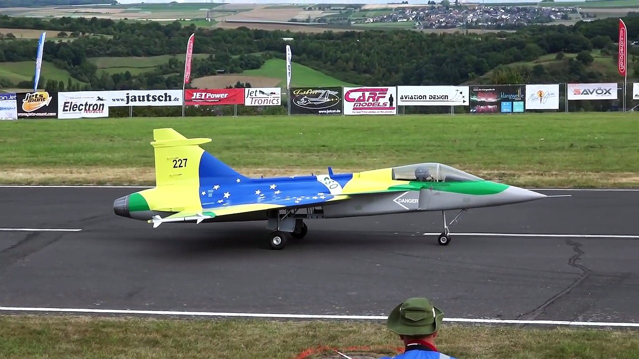SAAB GRIPEN RC PLANE CRASH