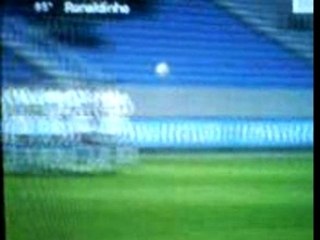 ronaldinho dans ses oeuvres !