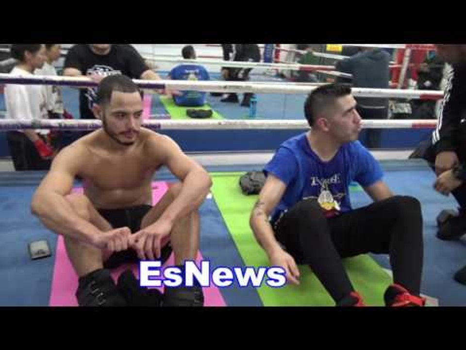 why does brandon rios have his mouth peice in when doing sit ups? EsNews Boxing