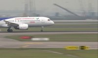 Pesawat Buatan Tiongkok Lakukan Terbang Perdana