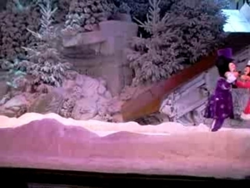 Mickey et minie sur la glace disney land paris