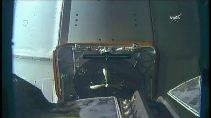 Astronauts Shane Kimbrough and Thomas Pesquet captured the SpaceX Dragon