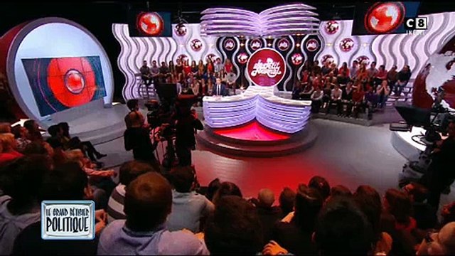 Invité Surprise: Quand C8 diffuse de larges extraits du Petit Journal de Yann Barthes