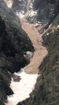 Non ce n'est pas une avalanche mais bien une coulée de boue gigantesque