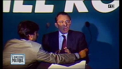 Regardez les politiques qui nous font rire avec leurs problèmes de micro en plein meeting !