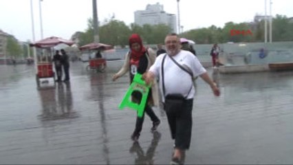 Istanbul'da Yağmur Etkili Oluyor