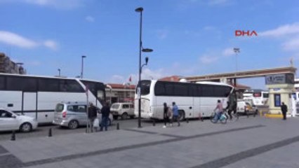 Çanakkale'de Feribot Iskelesinde Araç Kuyruğu