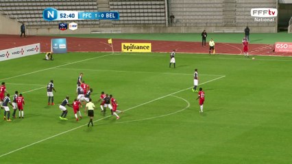 Coup franc tiré mais bonne sortie du gardien de Paris FC.