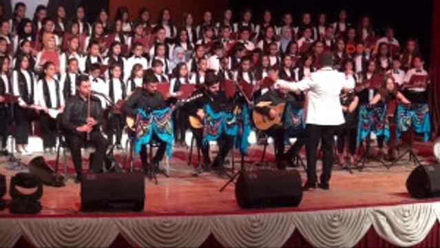 Tokat Öğrenciler 6 Dilde ve 2 Lehçede Şarkı Söyledi