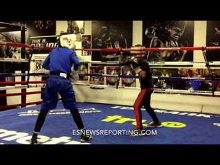 Fathers and trainers of young national champions give them instructions in the ring - esnews boxing