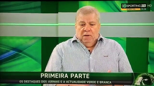 Isto só deve ser troca de identidade porque este senhor só deve estar a olhar para o espelho espero que seja esta educação que dá aos filhos