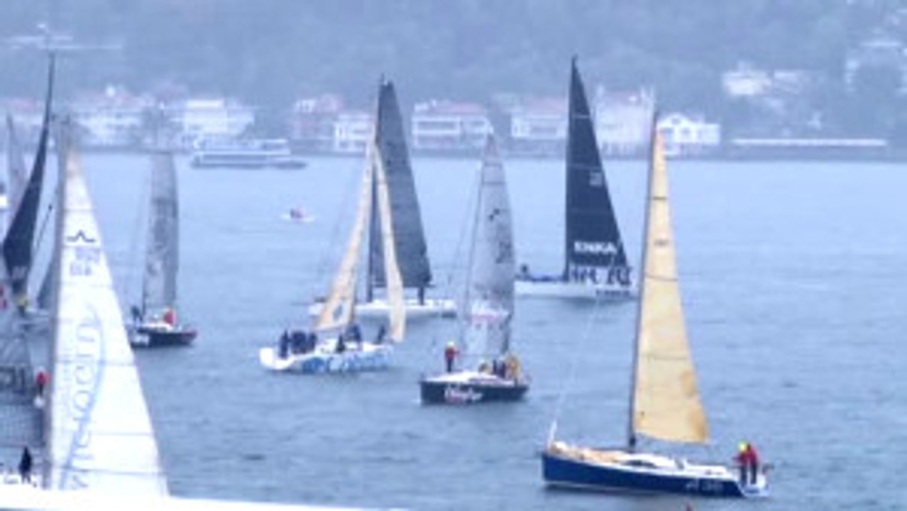 Istanbul Boğazı Yılın Ilk Yarışına Sahne Oldu