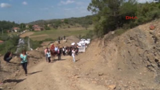 Izmir Orhanlı Vadisi'ne Taş Ocağı Iznine Eylemli Tepki