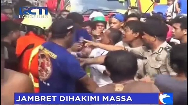 Curi Tas Korban Kebakaran, Pemuda Diamuk Massa